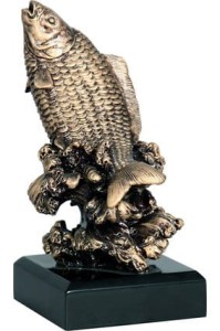 Figurka odlewana wędkarstwo ryba RFST2028C/BR H-17,5 cm + grawerowanie